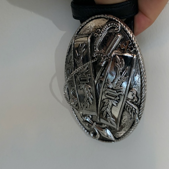 Versace Mens Belt with Unique Buckle - Picture 3 of 6